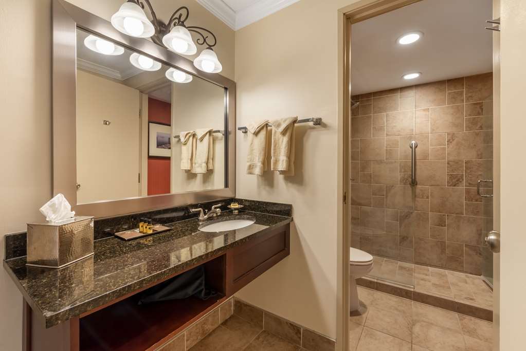 Best Western Plus White Bear Country Inn - photo 37