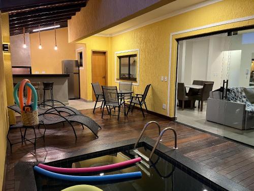 Piscina privativa 300m da praia in Sao Sebastiao, Brasil