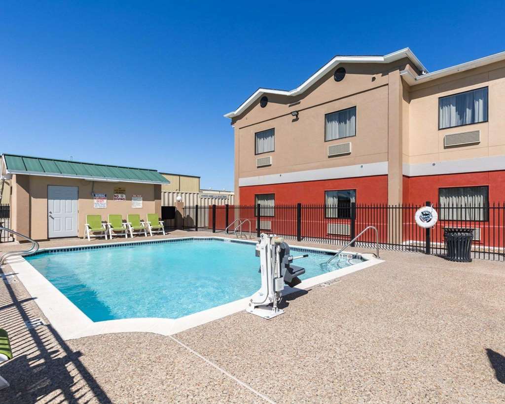 Econo Lodge Inn & Suites East - photo 32