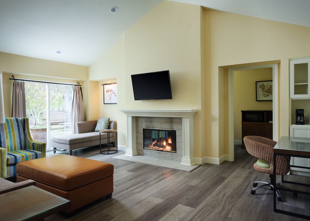 Lighthouse Lodge And Cottages - photo 28