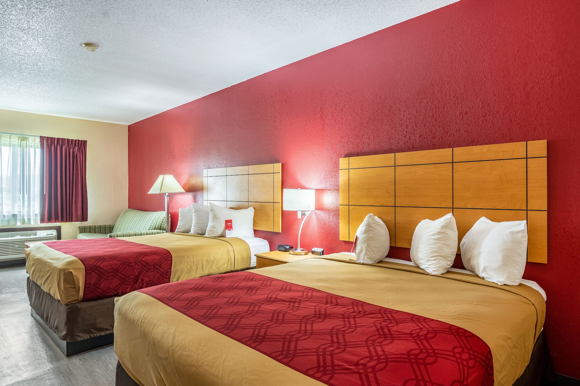 Econo Lodge at Wanamaker - photo 3