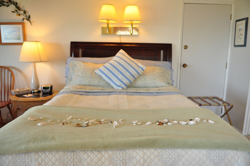 Juan de Fuca Waterfront Hotel & Cottages - photo 13