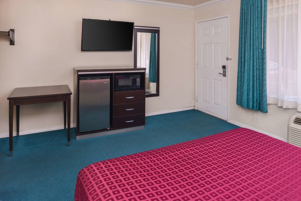 Atascadero Inn - photo 10