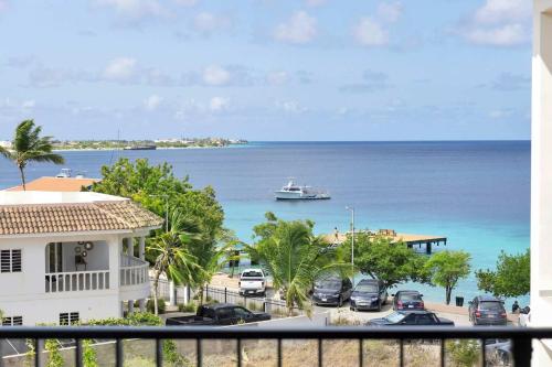 Bonaire Beach Apartment 17 with communal pool and diving facilities — 4-Star Luxury Hotel in Kralendijk, Bonaire, Sint Eustatius and Saba