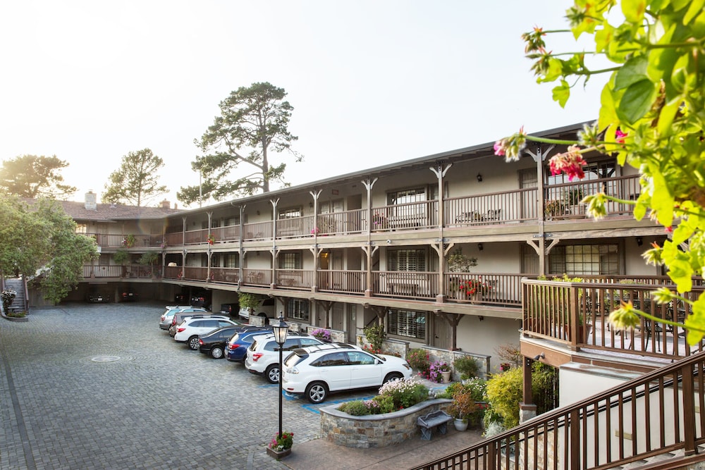 Coachman's Inn A Four Sisters Inn - photo 47
