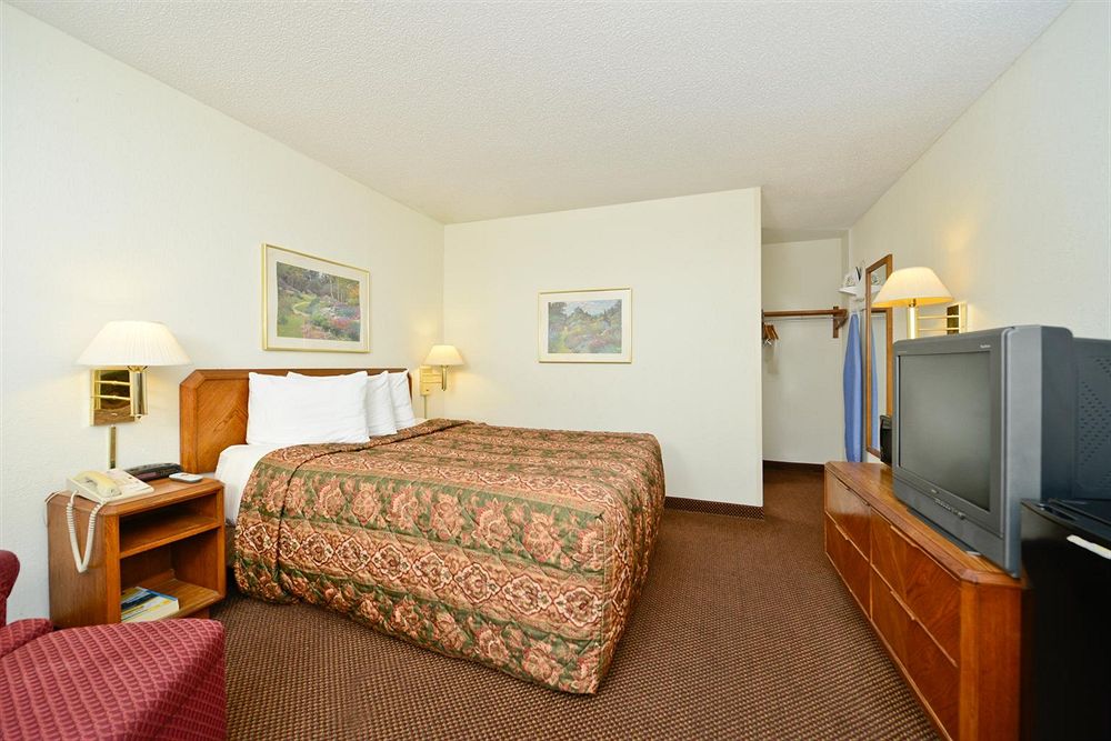 Americas Best Value Inn & Suites Overland Park Kansas City Closed - photo 6