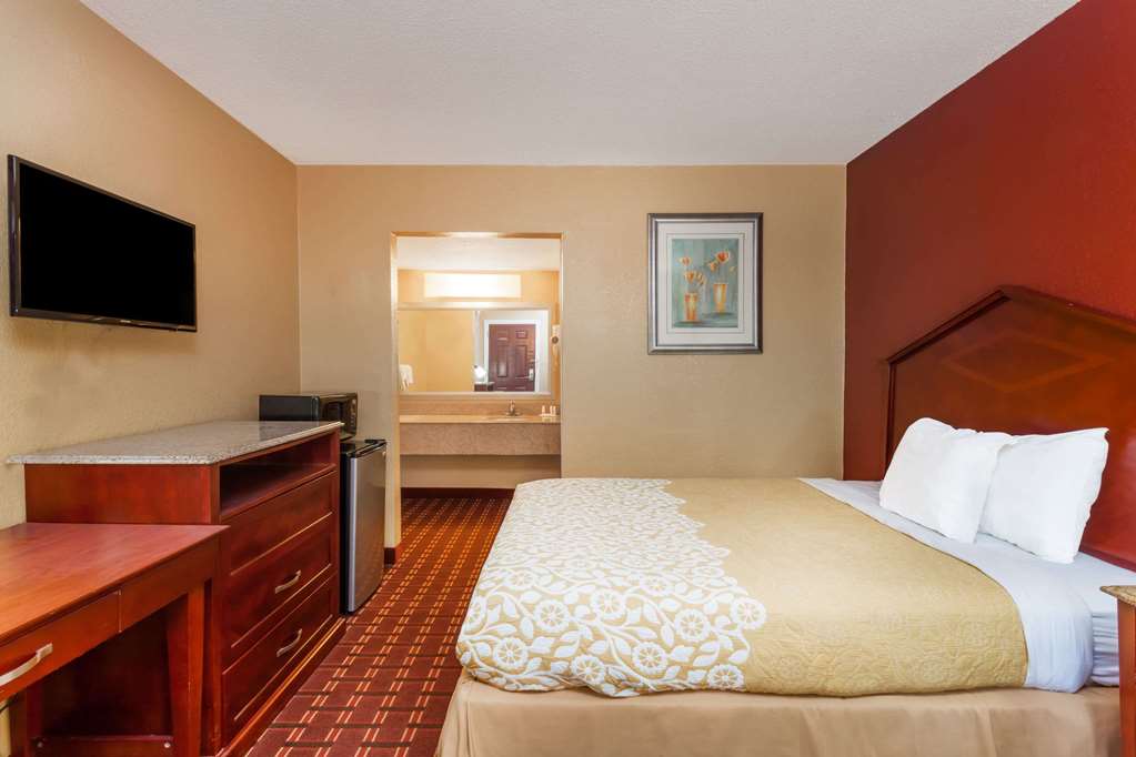 Days Inn by Wyndham Columbia - photo 18