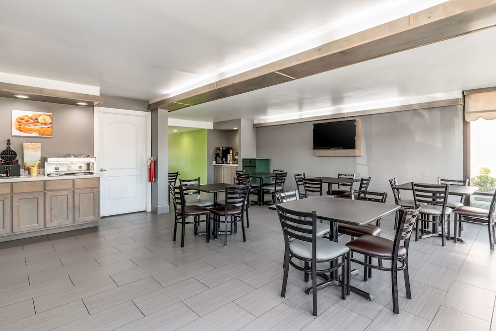 Quality Inn Franklin Cool Springs Area - photo 24