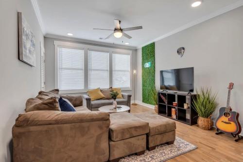 Modern Nations Condo Walkable 5 Mi Downtown — 4-Star Luxury Hotel in Nashville, United States