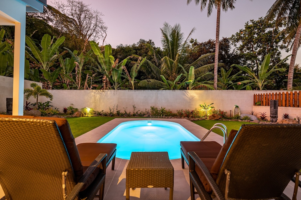 Bora Tahaana Hoe Pool — hotel near Bora Bora Airport