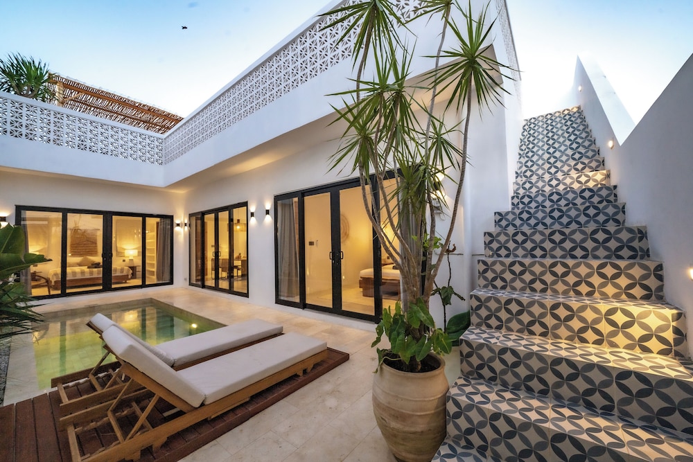 Villa Madeleine Uluwatu — 4-Star Luxury Hotel in Pecatu, Indonesia