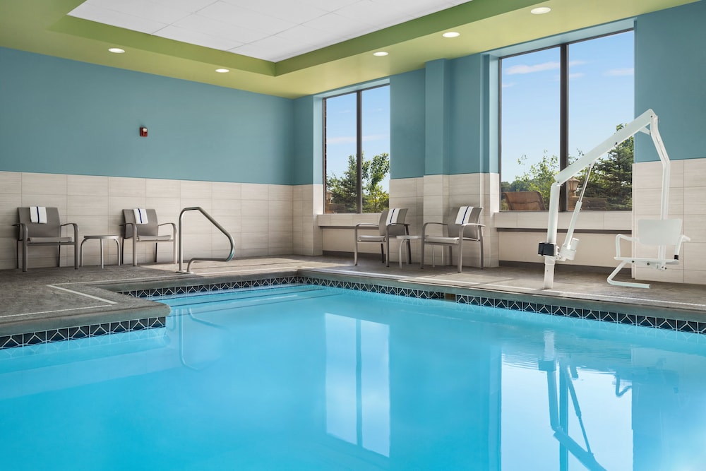 Holiday Inn Express & Suites Akron Regional Airport Area - photo 35