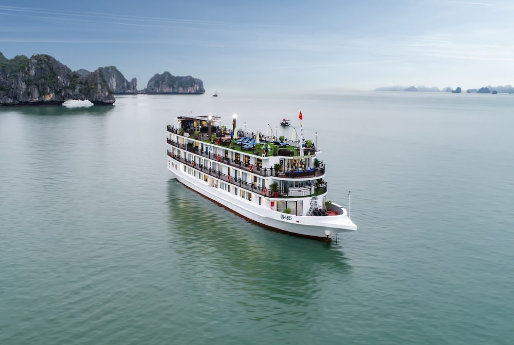 Margaret Cruises — 4-Star Luxury Hotel in Ha Long, Vietnam