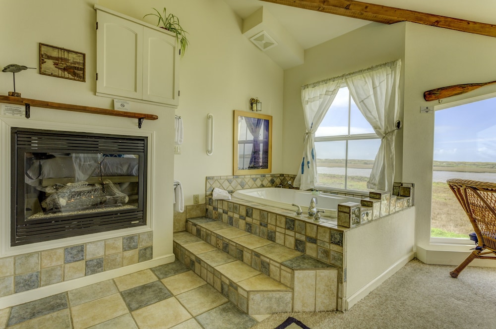 Captain's Inn at Moss Landing - photo 67