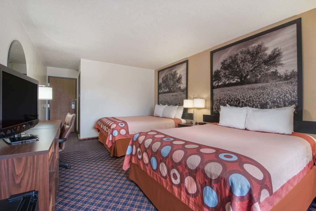 Super 8 by Wyndham College Station - photo 12