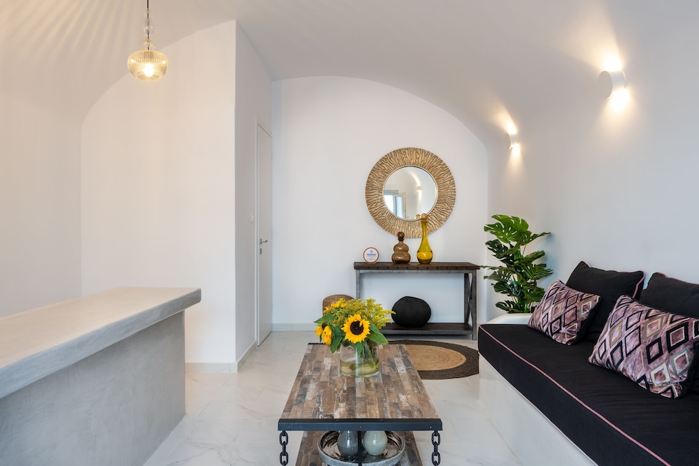 Siete Mares Luxury Suites — Fira — photo 3
