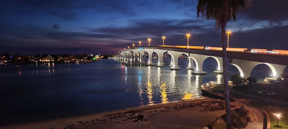 Vista Verde East 250 — 4-Star Luxury Hotel in St. Petersburg, United States