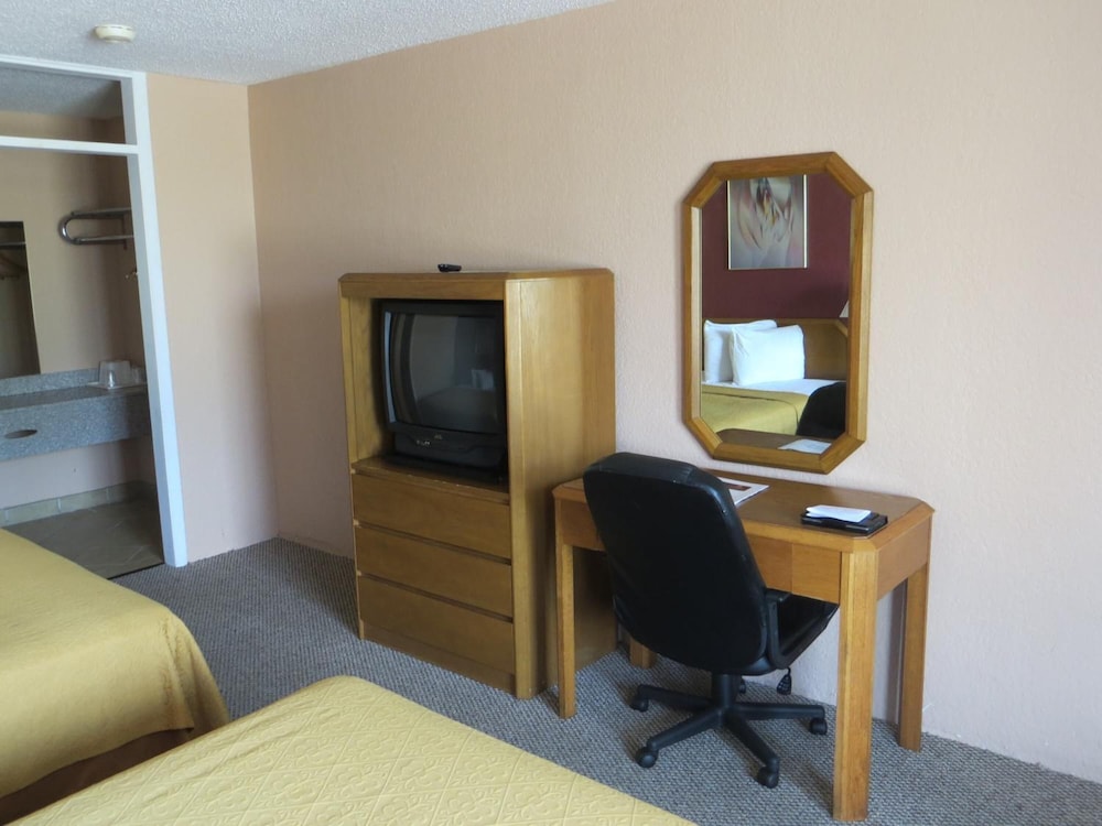 Americourt Extended Stays - photo 14