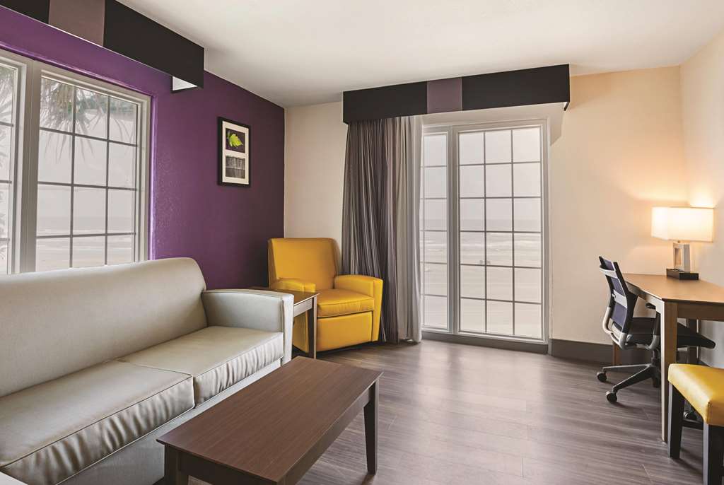 Wingate by Wyndham Galveston Beachfront at the Seawall - photo 11