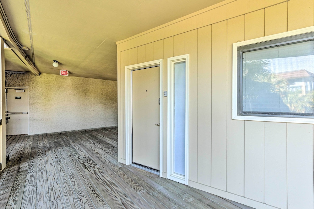 Folly Field Beach Access: Resort Condo w Pools - photo 12