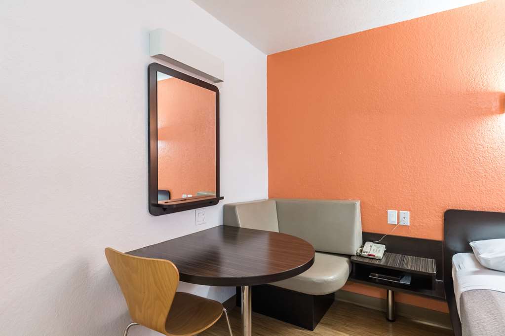 Motel 6 Uvalde TX - photo 8