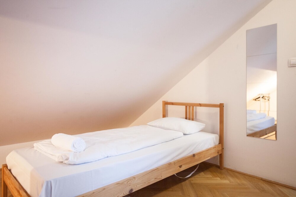 Dahlia Inn — Prague — photo 3