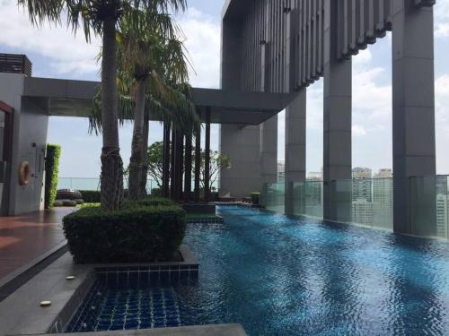 Grand Modern 2BR Ultra Fast WiFi Phrom Phong