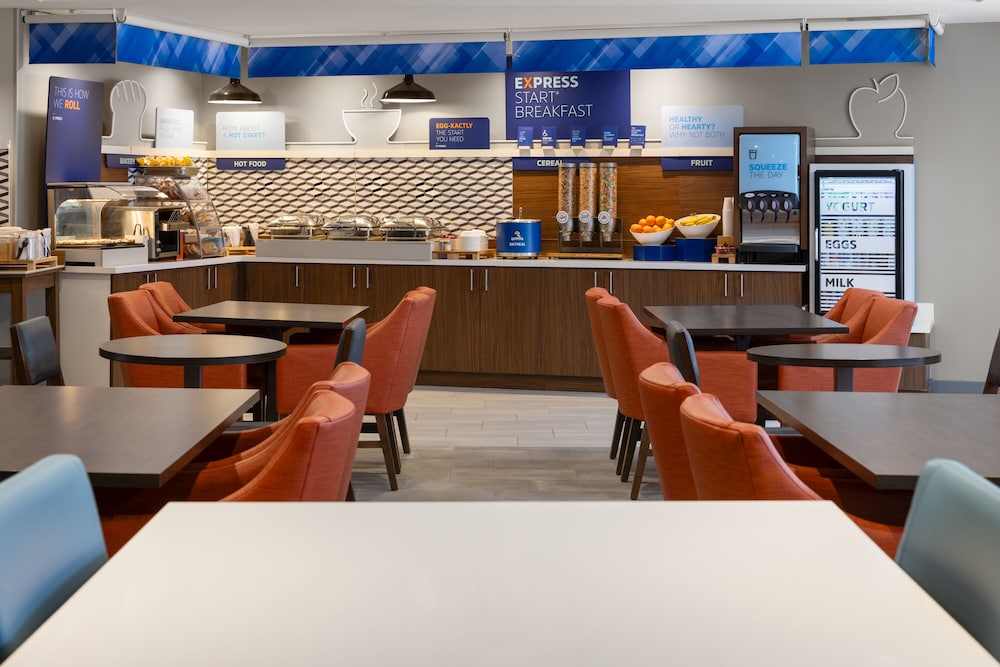 Holiday Inn Express Hotel & Suites Brattleboro by IHG - photo 41