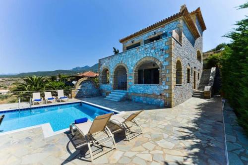 Luxury Villa Nefeli in Stoupa Private Pool & BBQ — 4-Star Luxury Hotel in Oichalia, Greece