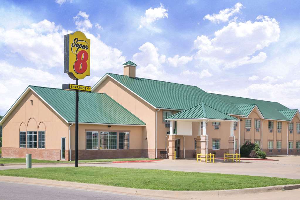 Super 8 by Wyndham Winfield Quail Ridge Area - photo 2