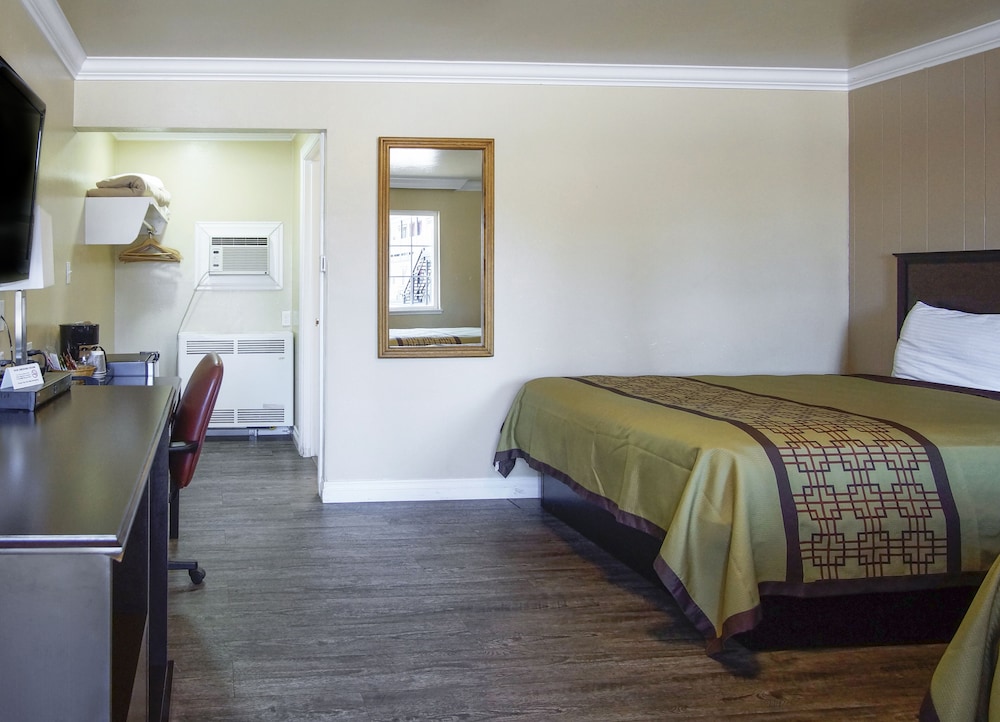 Charm Motel & Suites - photo 33