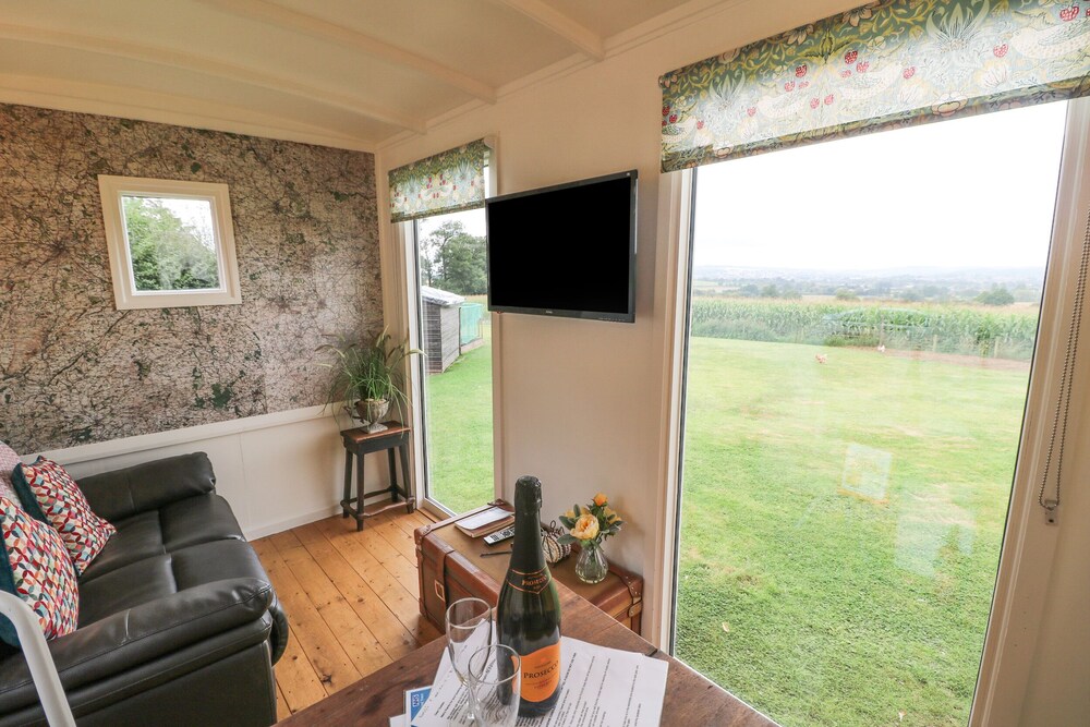 Shepherds Hut — Rugeley — photo 5
