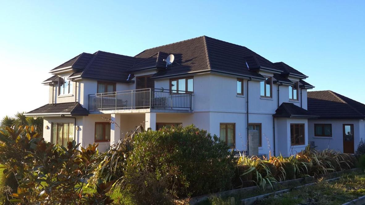 Kaikoura Mountain Views Villa — 4-Star Luxury Hotel in Kaikoura, New Zealand