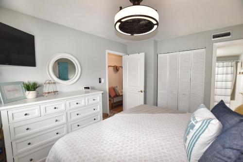 0407 Waters Edge Resort 1 Bedroom Condo by RedAwning - photo 18