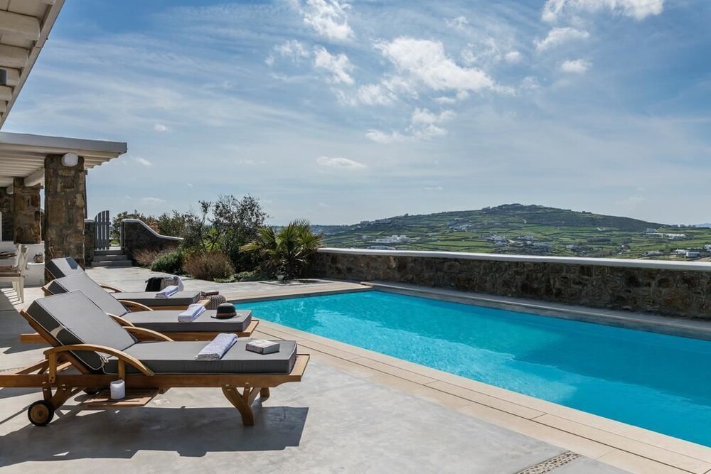 Luxury Villas by Live&Travel — 4-Star Luxury Hotel in Panormos, Greece