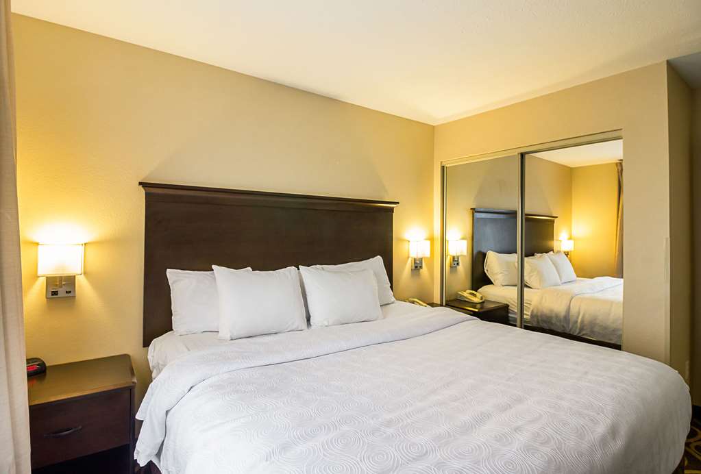 MainStay Suites Fargo I 94 Medical Center - photo 13