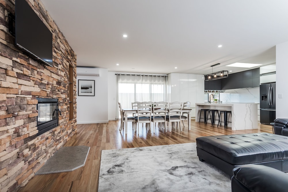 Luxe Home by the BnB Collection — 4-Star Luxury Hotel in Lower King, Australia
