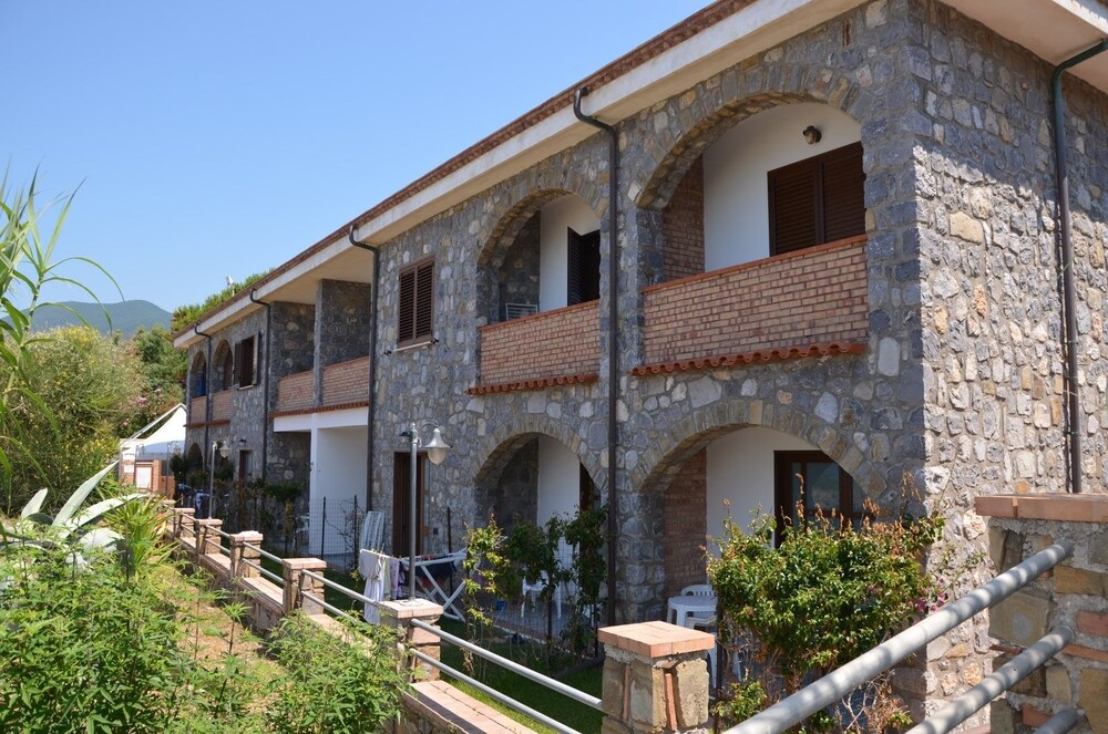 Residence Le Palme Appartamenti sul mare Spiaggia tra Palinuro e Caprioli — 4-Star Luxury Hotel in Pisciotta, Italy