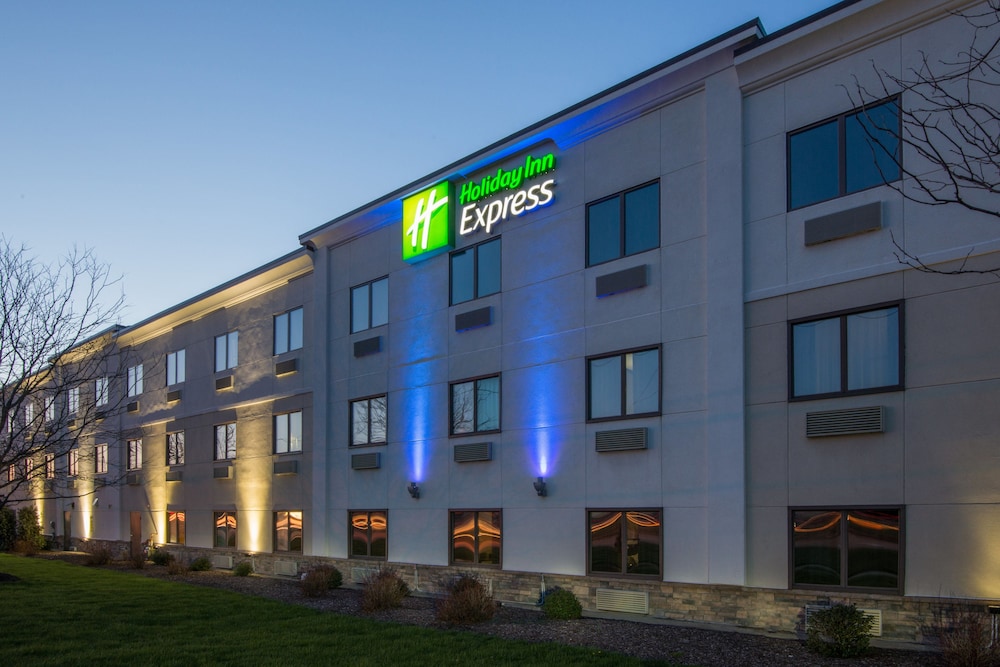 Holiday Inn Express Cleveland Airport Brookpark by IHG - photo 61