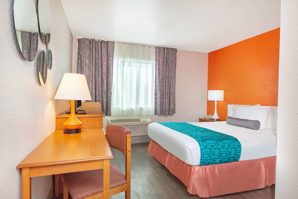 Howard Johnson by Wyndham Salem - photo 5