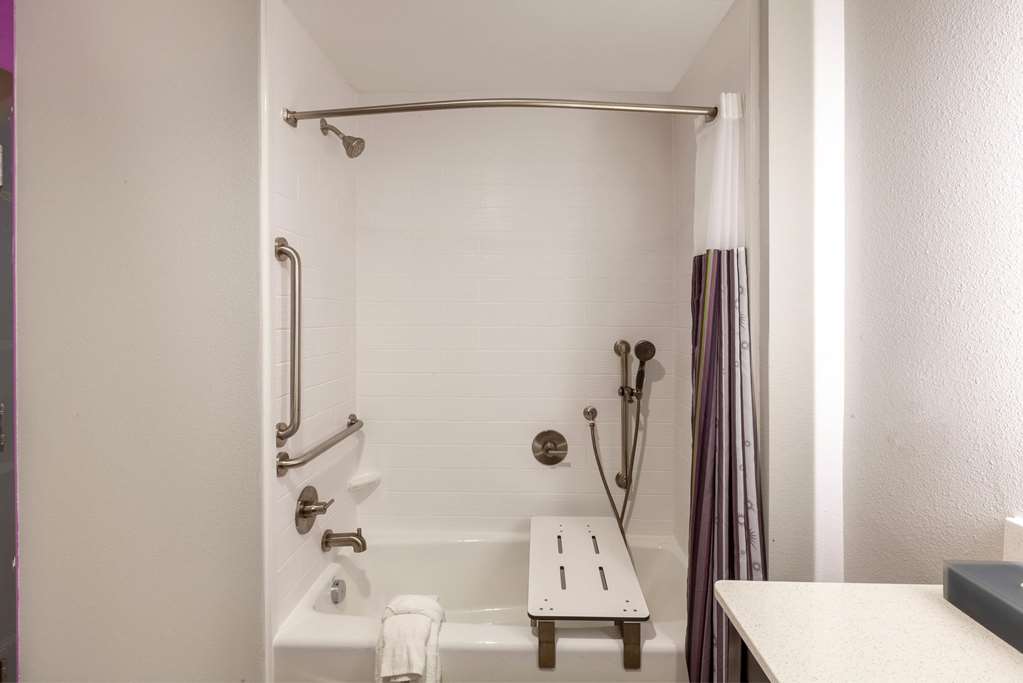La Quinta Inn & Suites by Wyndham Lafayette Oil Center - photo 26