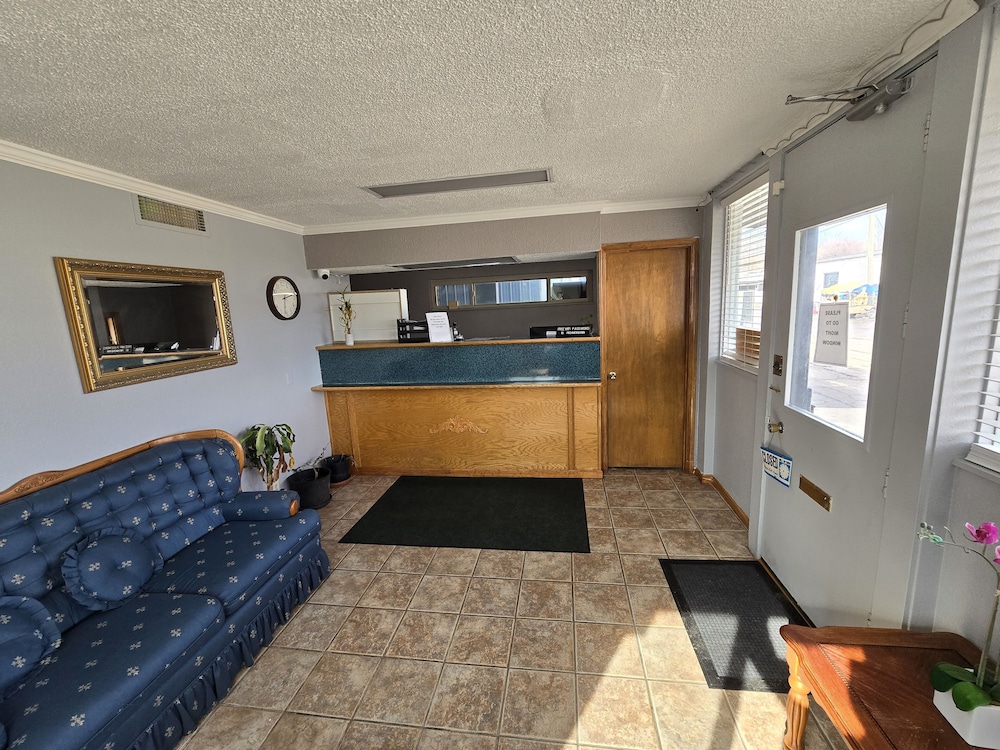 Richmond Inn & Suites - photo 4