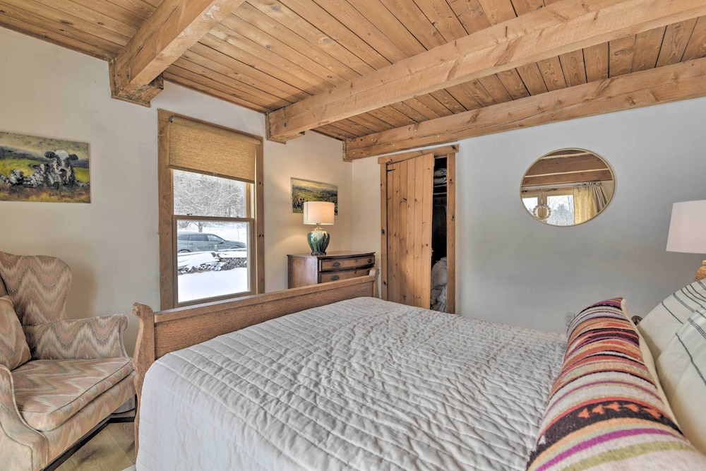 Upscale Montgomery Cabin Near Jay Peak Resort - photo 9