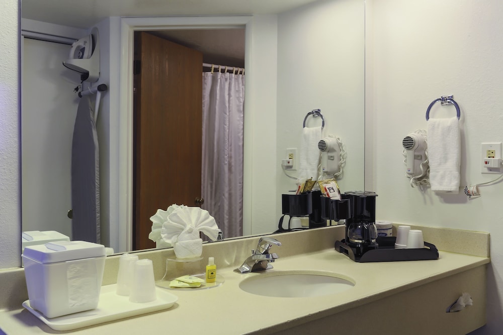 Airport Inn Hotel - photo 22