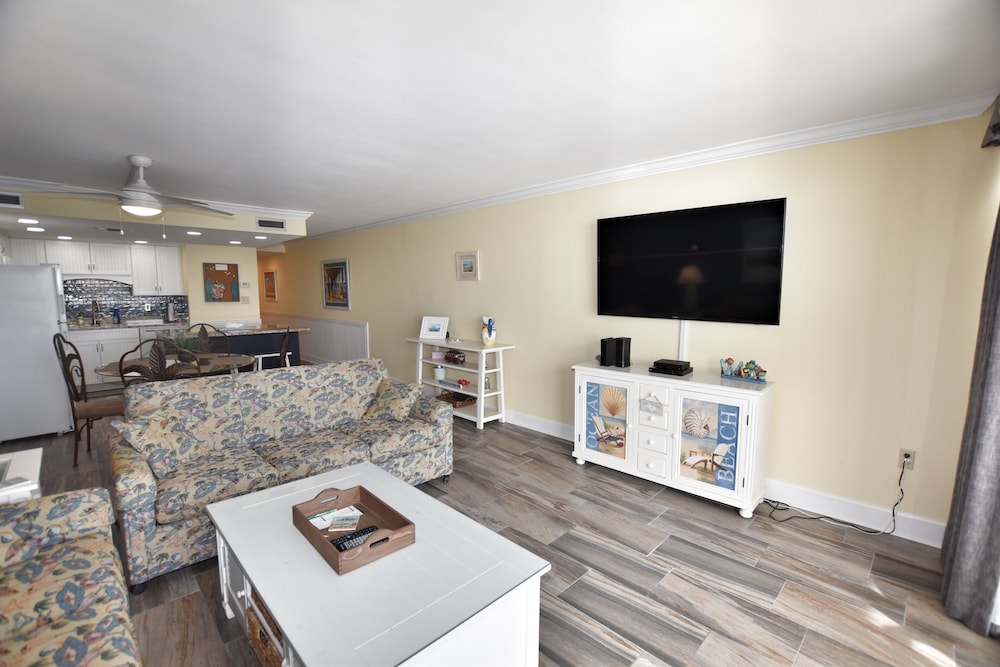 1410 Waters Edge Resort 1 Bedroom Condo by RedAwning - photo 12