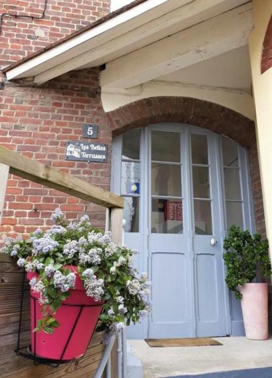 Les Belles Terrasses Dieppe 3 Appartements Le Vegetal de 1 a 8 Personnes Le Tropical de 1 a 6 Personnes Le Floral Avec Terrasse de 1 a 3 Personnes Quartier Calme Au Stationnement Gratuit a Cote de L'avenue Verte — 4-Star Luxury Hotel in Dieppe, France