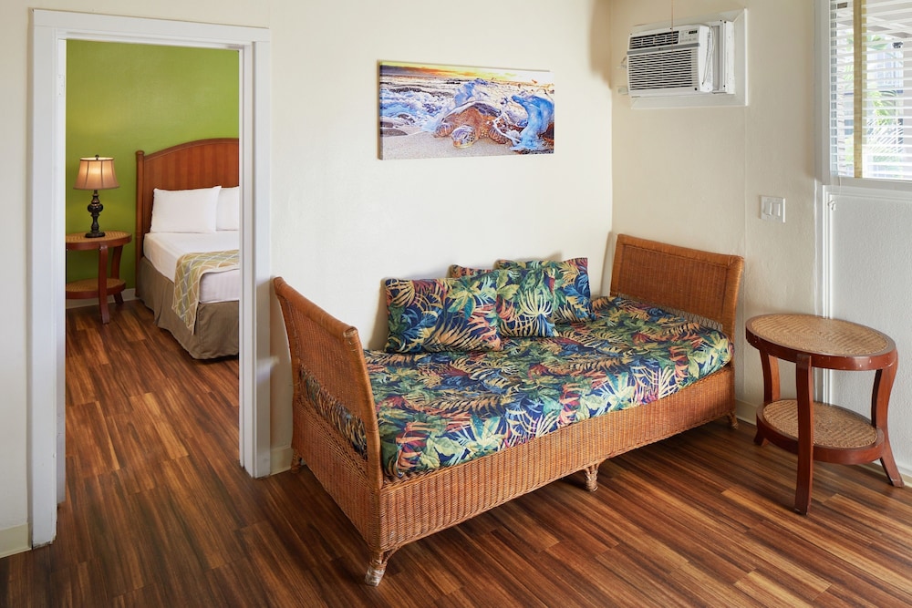Pacific Marina Inn Airport Hotel - photo 10