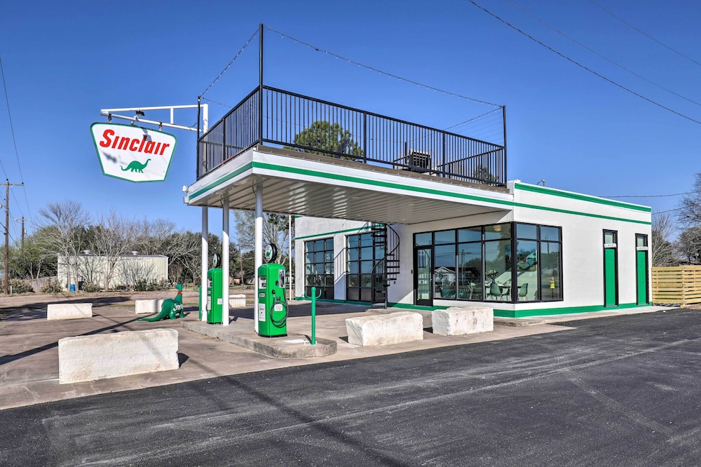 Unique Texas Home In Converted Gas Station 17403749 — Schulenburg