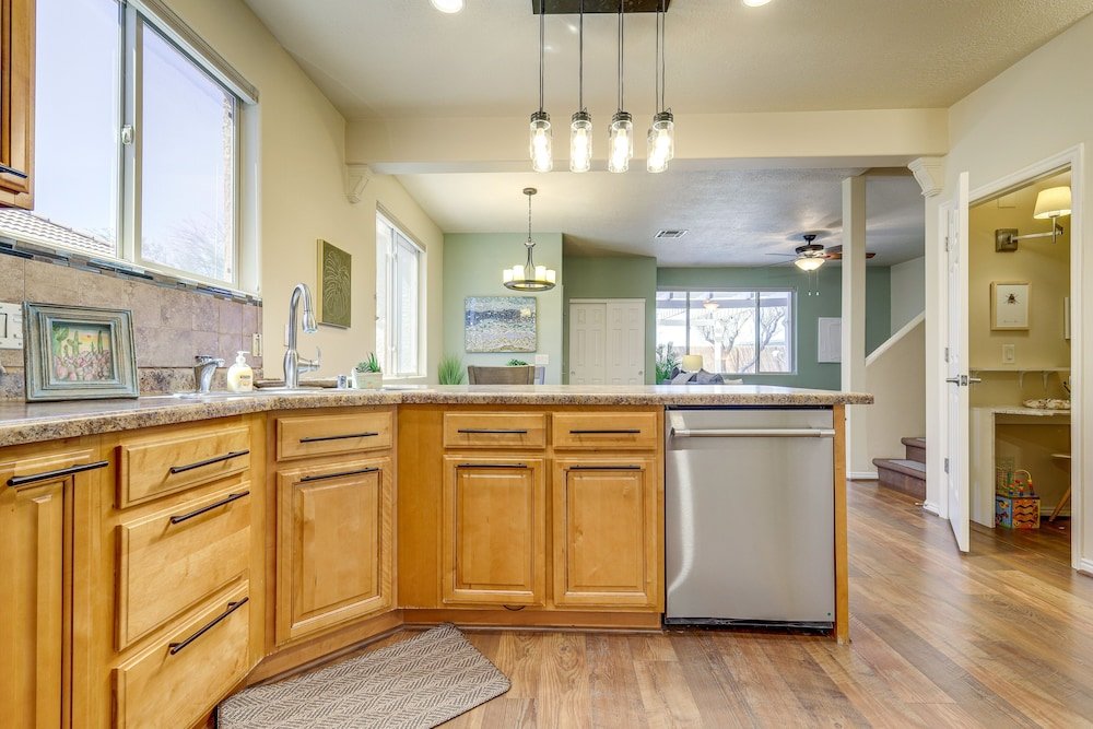 Mesquite 2BR Townhome with Pool & Gym Access