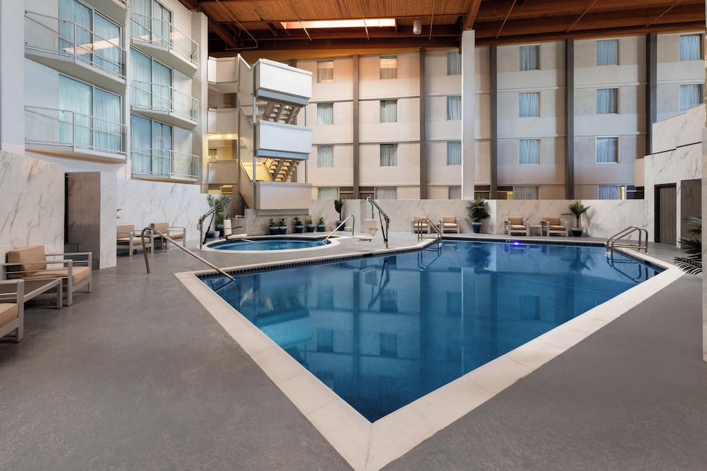 Ramada by Wyndham DFW Airport - photo 11